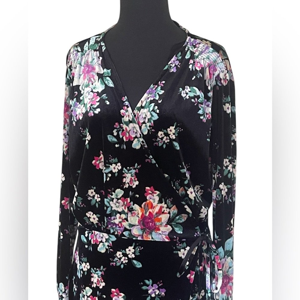 Zara Trafaluc Black Floral Velvet Wrap Dress Sz L Long Sleeves Midi Length - Picture 8 of 16